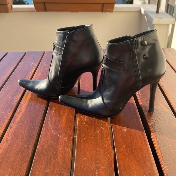 Gianfranco Ferre black vintage ankle booties - Picture 3 of 5